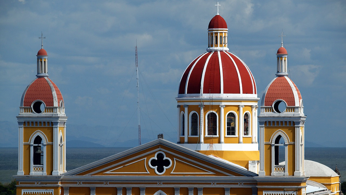 Fernaufnahme einer Kirche in Nicaragua.