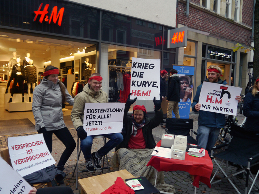 Aktion für existenzsichernde Löhne bei H&M