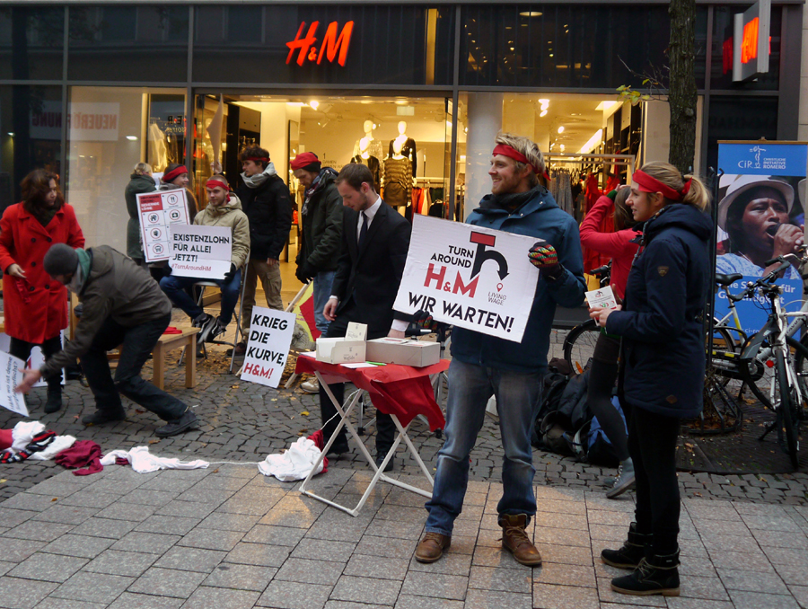 Aktion für existenzsichernde Löhne bei H&M