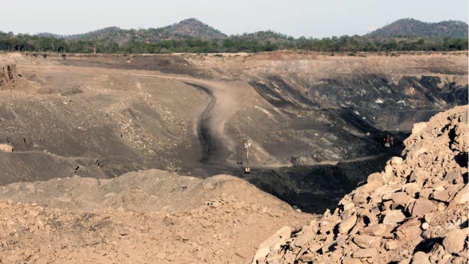 tiefer riesiger Kohletagebau in Mosambik