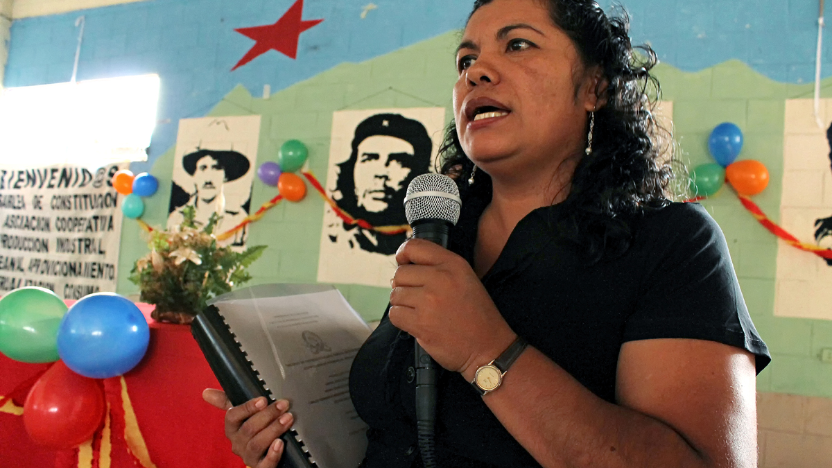 Estela Ramirez bei einem Vortrag
