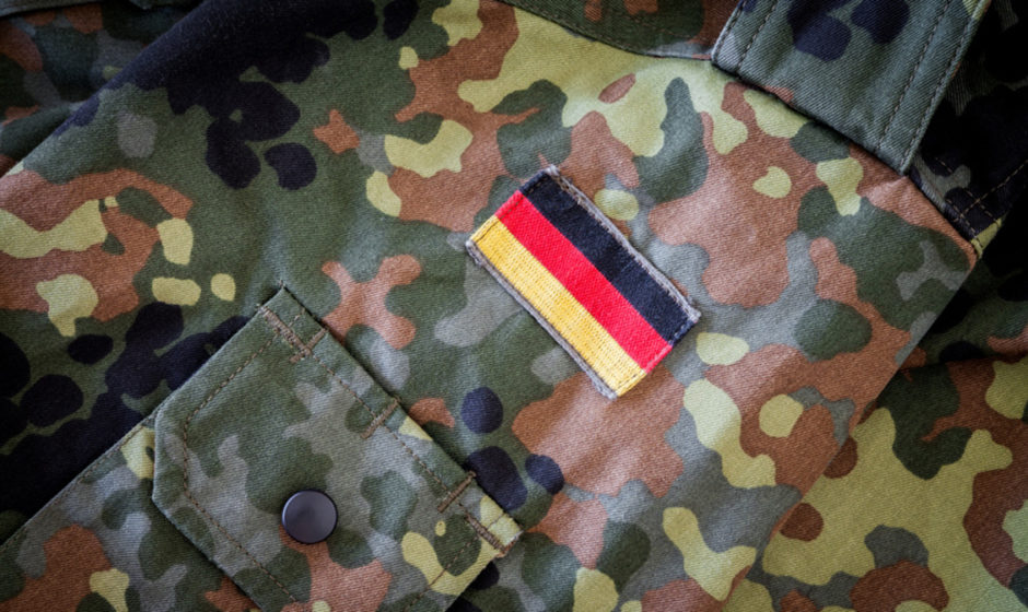 Die Studie zeigt, dass bei der Herstellung von Bundeswehrbekleidung in Tunesien Arbeitsrechte verletzt werden. Die Beschaffungsstelle der Bundeswehr sagt dazu nichts.