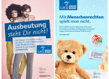 Plakate zu kritischem Konsum von Kleidung und Spielzeug