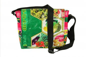 Faire Umhängetasche aus recycelten Lebensmittel-Verpackungen