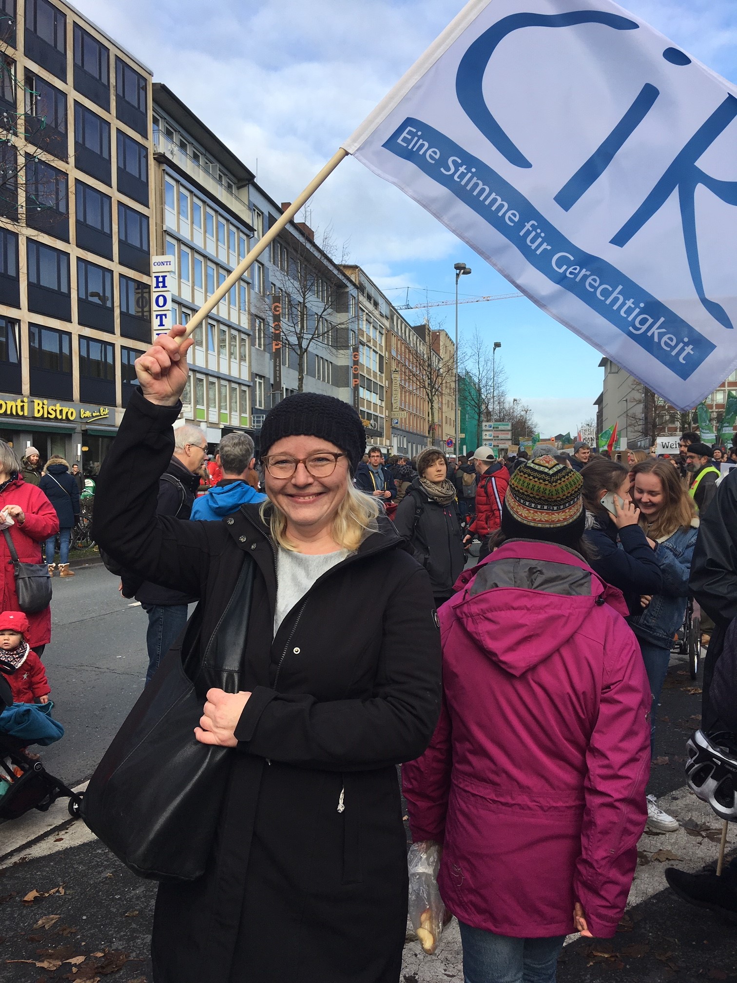 CIR Fahne auf Demonstration