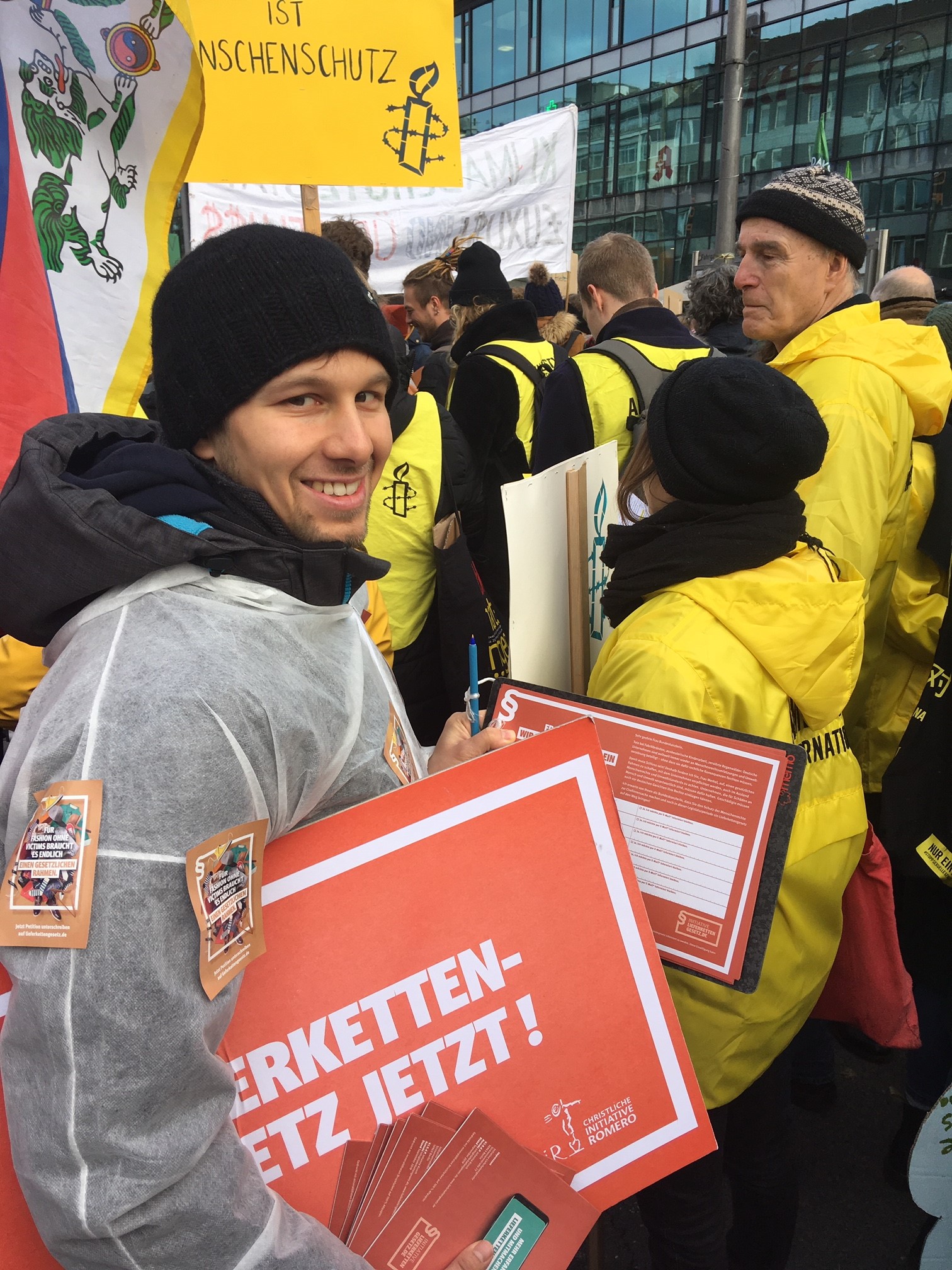 Unterschiftensammlung auf Demonstration