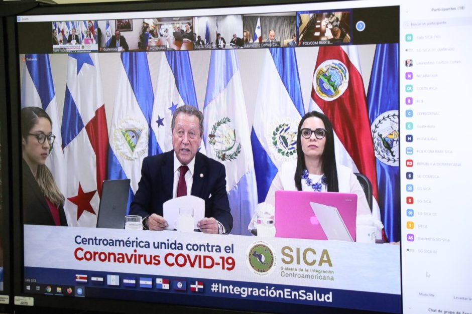 Videokonfernz verschidener Staat- und Regierungschefs zur gemeinsamen Bekämpfung des Coronavirus auf einem Bildschirm.