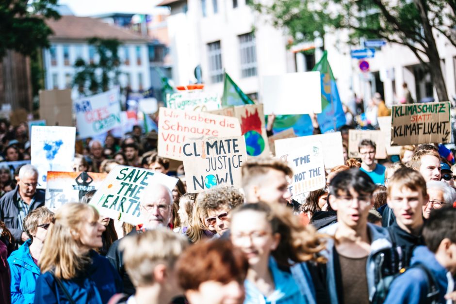 Wir organisieren spannende Mitmach-Aktionen, ermöglichen den Austausch mit Menschen aus Mittelamerika und fordern zusammen mit jungen engagierten Menschen die Regierungen in Europa dazu auf, ihrer globalen Verantwortung in puncto Klimaschutz gerecht zu werden.