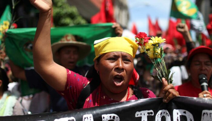 Eine indigene Frau demonstriert in Guatemala für ihre Rechte. Quelle: James Rodriguez