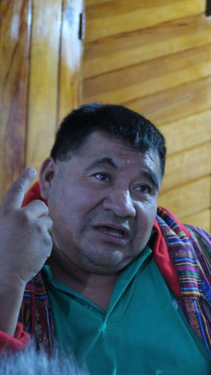 Porträtfoto von Bernardo Xaal Col, Umweltaktivist, Lehrer und indigener Gemeindeaktivist aus der Region Alta Verapaz.