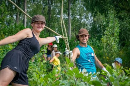 Zwei Klimabotschafter während des Wilderness Camps.