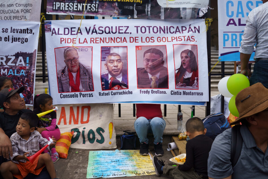 Mit Protestmärschen und Straßensperren verteidigt die Bevölkerung Guatemalas die Demokratie und den Wahlsieg von Bernardo Arévalo. Eine besondere Rolle bei der Mobilisierung spielen die Maya-Bevölkerung und indigene Partnerorganisationen der CIR.