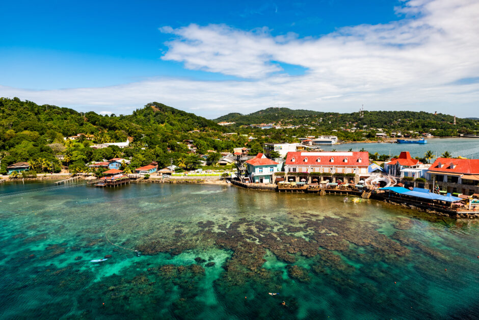 Honduras ist der erste Staat weltweit, der privaten Unternehmen erlaubt hat, in besonderen Zonen eigene (Wirtschafts-)Enklaven einzurichten - mit verheerenden Konsequenzen für Umwelt und Menschenrechte. Aktivist*innen leisten Widerstand.