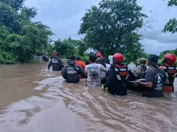 In unserem Partnerland El Salvador sind bei heftigen Unwettern und dadurch ausgelösten Erdrutschen mindestens 11 Menschen ums Leben gekommen. Die Regierung hat den Notstand ausgerufen. Die Unwetter stehen im Zusammenhang mit der Hurrikansaison in Mittelamerika, die dieses Jahr besonders stark ausfallen soll.