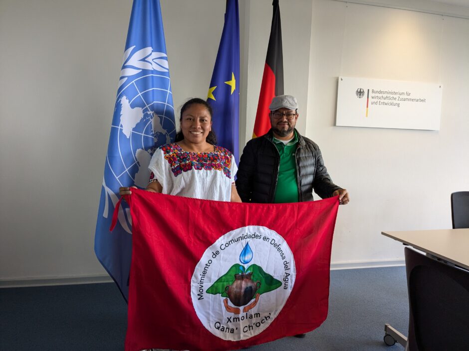 Zehn Tage begleiteten wir Gladis Mucú und Yoni Rivas auf einer politischen Rundreise durch Deutschland. Unsere Gäste berichteten von den verheerenden Auswirkungen der Palmölindustrie in ihren Heimatländern und sprachen über Formen des Widerstands und mögliche Lösungsansätze. Ein Rückblick.