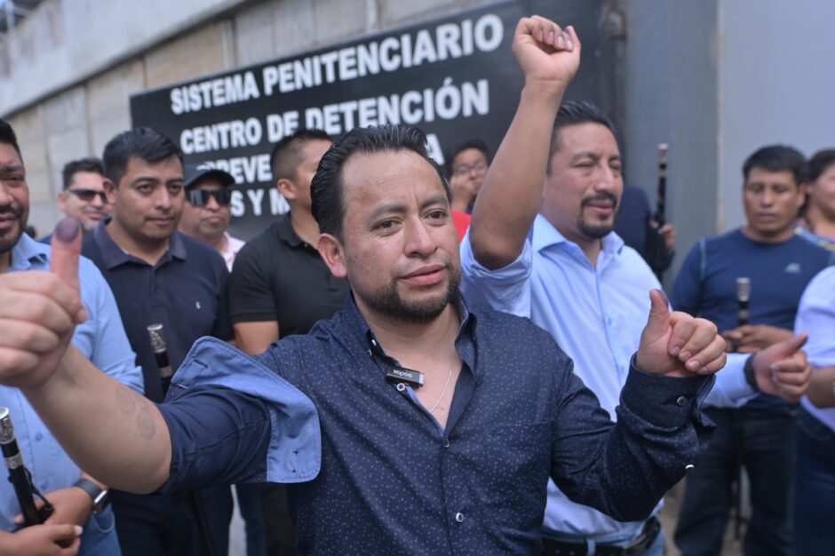 Die indigenen Aktivisten Luis Pacheco und Héctor Chaclán durften nach über einem Jahr vorerst das Gefängnis verlassen. Diesen Etappenerfolg erreichte unsere Partnerorganisation das Anwaltskollektiv für Indigene Völker. Ein Hoffnungsschimmer im andauernden Kampf gegen die autoritären Kräfte Guatemalas.